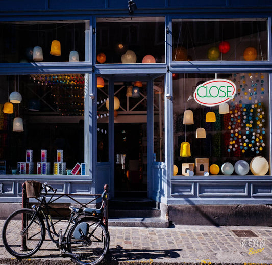 Close Neon Sign Light
